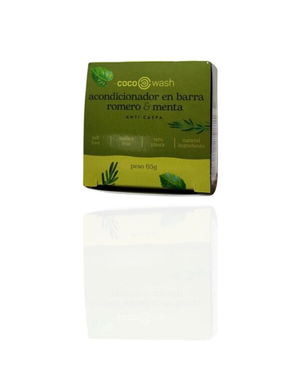 Dile adiós a la caspa con este combo purificante. Con aceite de bayas de romero y menta, revitaliza y mejora la pigmentación natural del cabello.