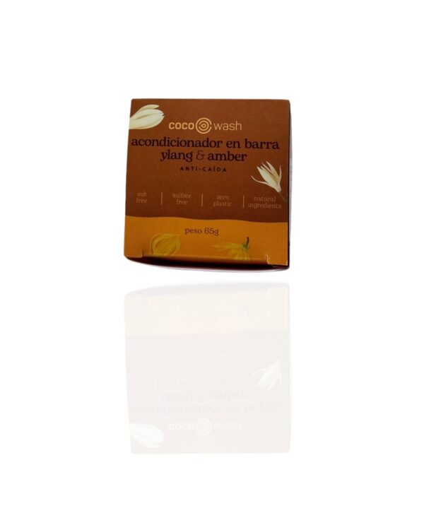 Para cueros cabelludos sensibles y propensos a la alopecia. Con ylang y extracto de árnica que fortalecen el folículo y promueven el crecimiento capilar.