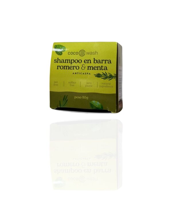 Dile adiós a la caspa con este combo purificante. Con aceite de bayas de romero y menta, revitaliza y mejora la pigmentación natural del cabello.